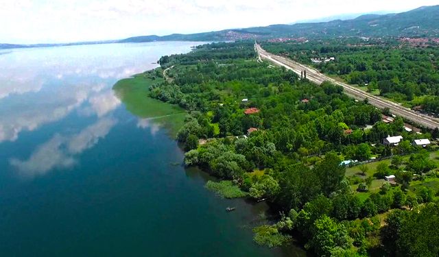 Sapanca Gölü'nde kuraklık alarmı!