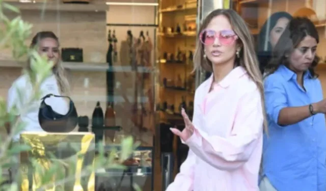 Dünyaca ünlü pop yıldızı alışveriş mağazasına alınmadı!