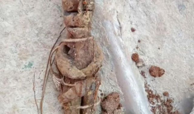 Mezardan onlarca büyü çıktı!