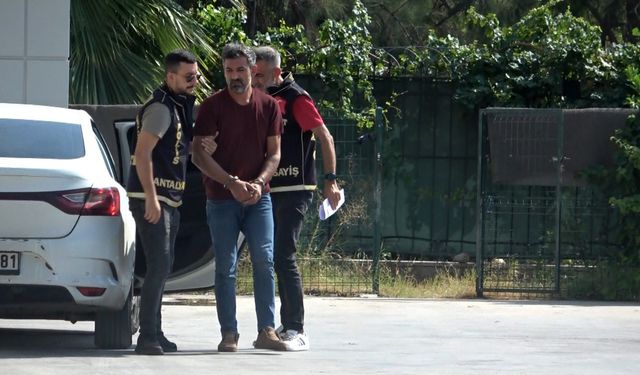 Eski eşini eşarpla boğarak öldürdü!
