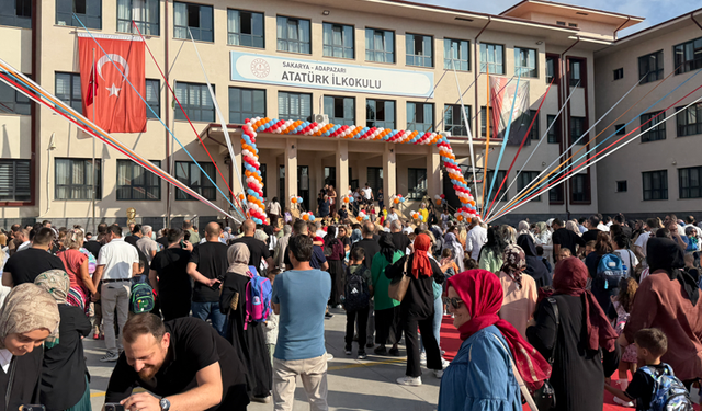 Öğrencilere ilk ders zili çaldı