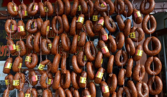 Sahte gıda skandalı büyüyor: Bal, peynir ve sucukta hileler!