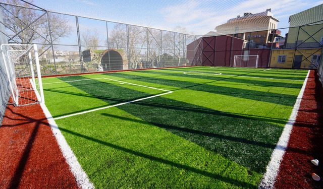 Büyükşehir'den Geyve'ye yeni spor tesisi