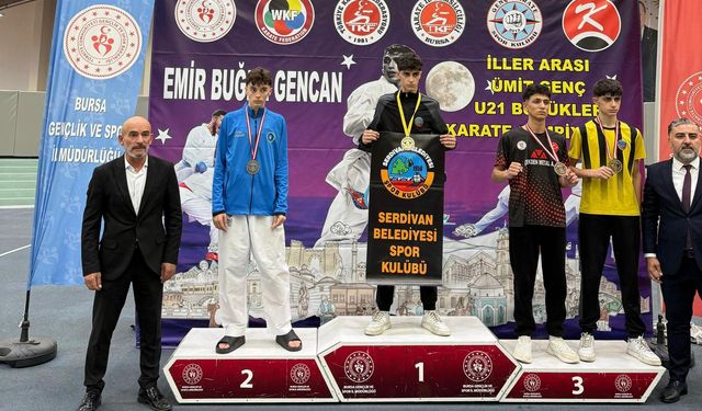 Serdivanlı sporcular madalyayla şehre döndü!