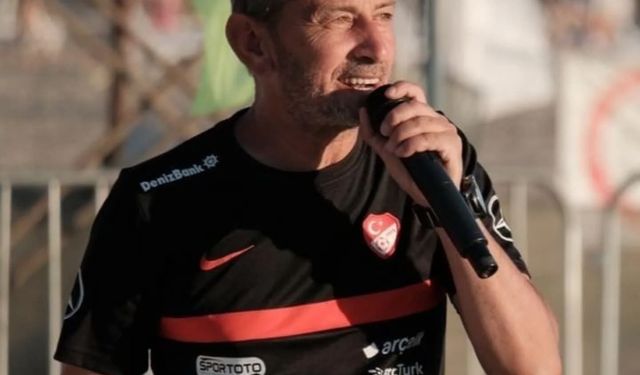 Ondan bir tane daha yok! 17. yılda Sarı yine sahnede...