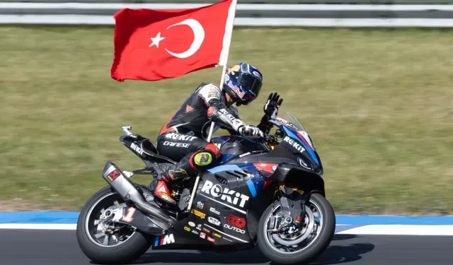 Toprak Razgatlıoğlu dünya şampiyonu!