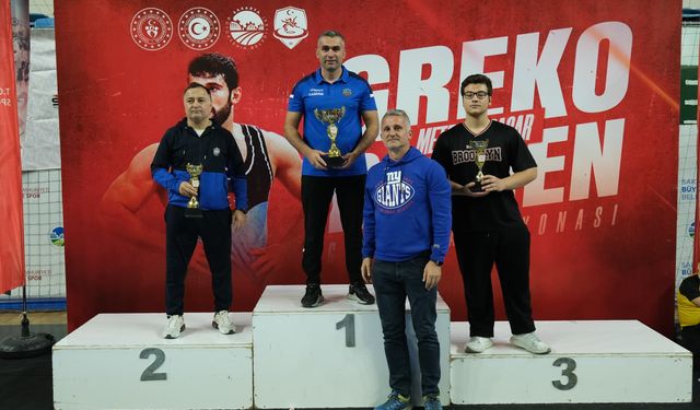 Serdivanlı güreşçilerden çifte şampiyonluk