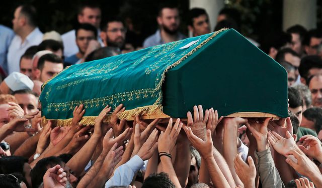 3 çocuk annesi kansere yenildi