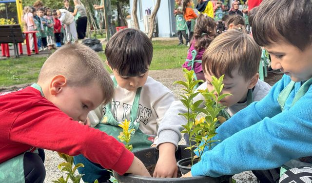 Sakarya'da toprağa minik eller dokundu