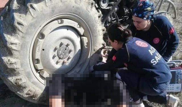 Eski muhtar traktörün altında kaldı