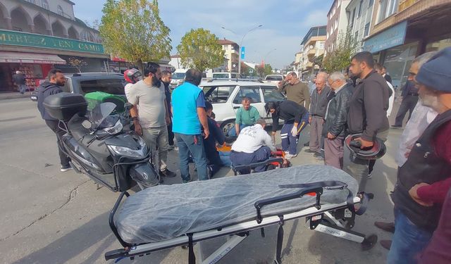 Feci çarpışmada motokurye yaralandı!