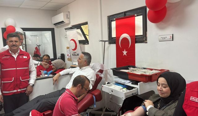 Yunus Tever'den Kızılay'a bağış