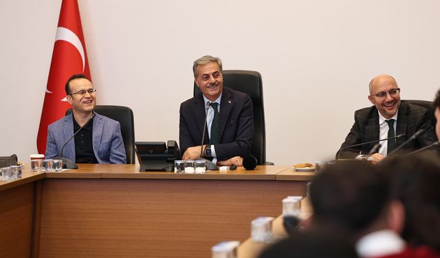 Başkan Alemdar 17 ülkeden gençleri ağırladı