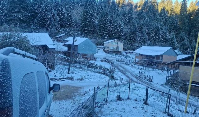 Çiğdem Yaylası beyaza büründü