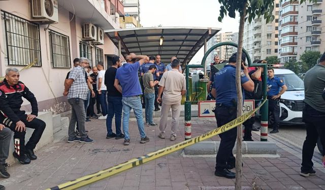 ''Babam bizi üzerimize tiner döküp yakmaya çalıştı''