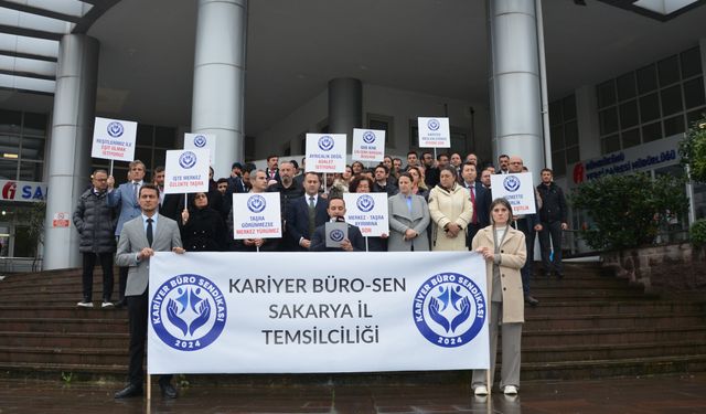 Sakarya Defterdarlığı önünde 'Eşit hak' çağrısı