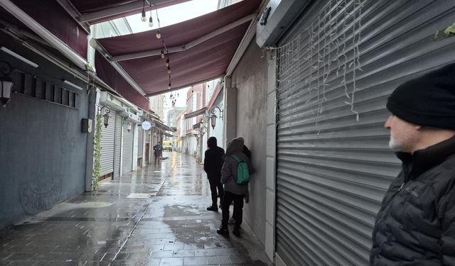 Uzun çarşı esnafı kepenk açamadı