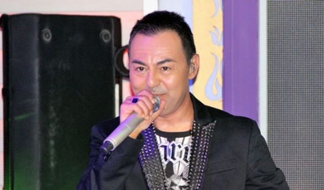 MS hastalığıyla mücadele eden Serdar Ortaç sahnede yere yığıldı