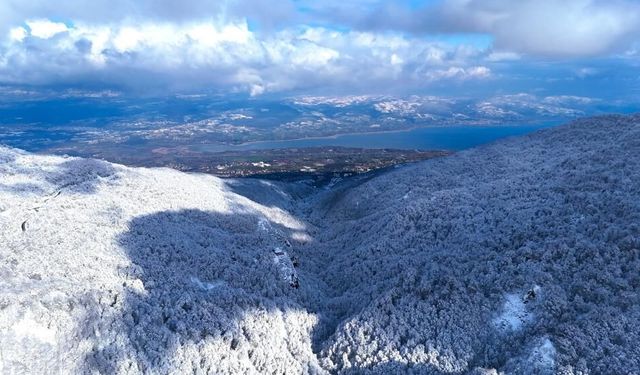 Sapanca'nın maviliği ile Kartepe'den eşsiz manzara