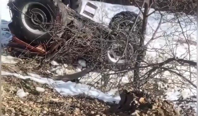 Muhtar devrilen traktörün altında can verdi