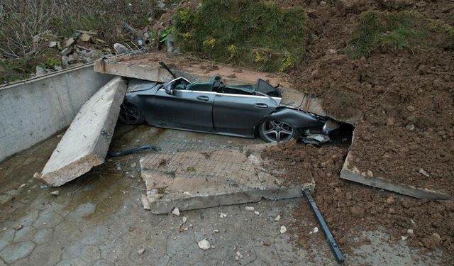 İstinat duvarı çöktü: Faciadan dönüldü!