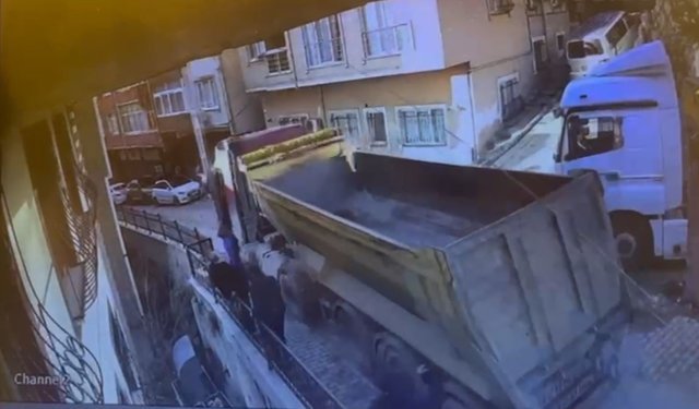 Kayan kamyonu durdurmaya çalışırken hayatını kaybetti