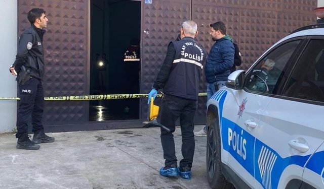 Kiraladığı iş yerinde ölü bulundu