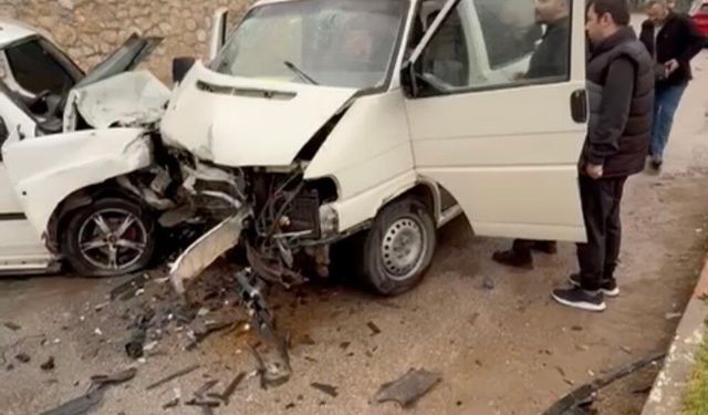 Bayram arifesinde feci kaza kamerada: 7 yaralı