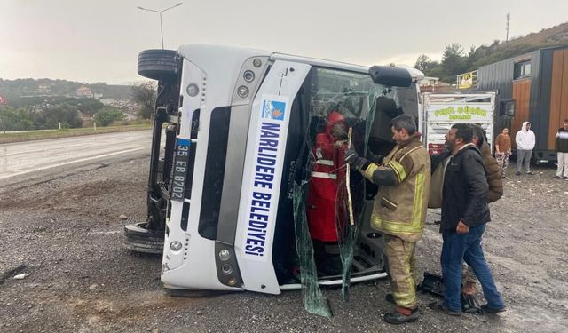 Sporcuları taşıyan otobüs devrildi: Yaralılar var