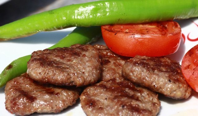Bu da oldu: Dana köfteden kanatlı eti çıktı