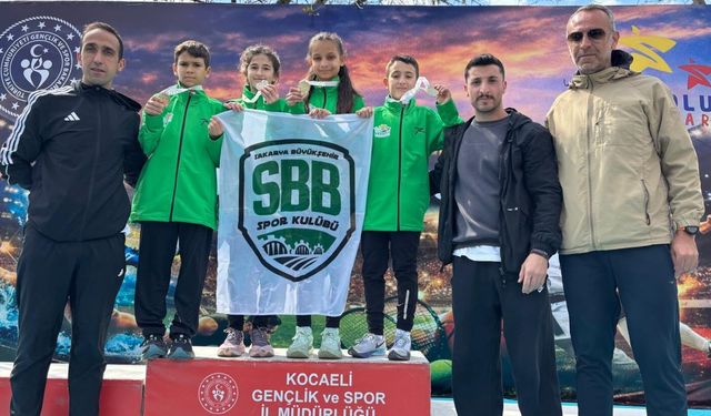 Büyükşehirli atletlerden çifte başarı