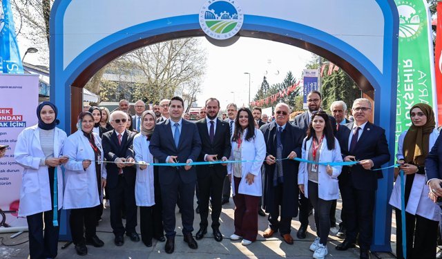 Sakarya’nın merkezine Sağlık Sokağı açıldı