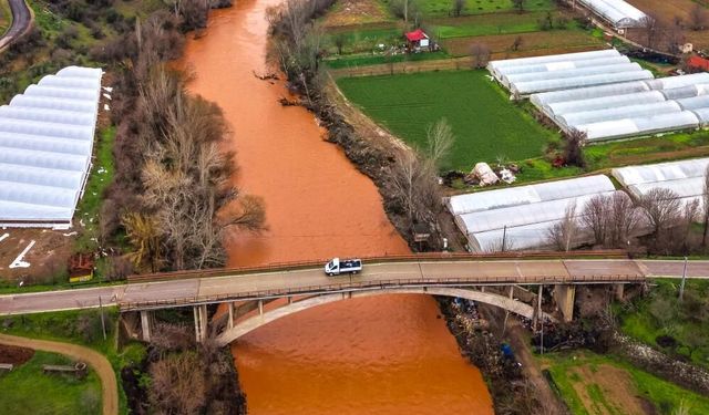 Yağmur sonrası Sakarya Nehri renk değiştirdi