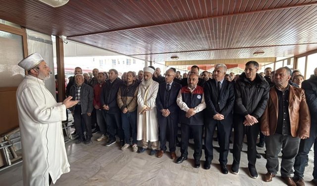 Saldırıda hayatını kaybedenler için gıyabi cenaze namazı kılındı