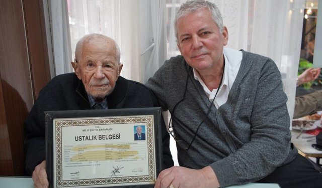100 yaşındaki dönerci 84 yıldır mesleğini sürdürüyor