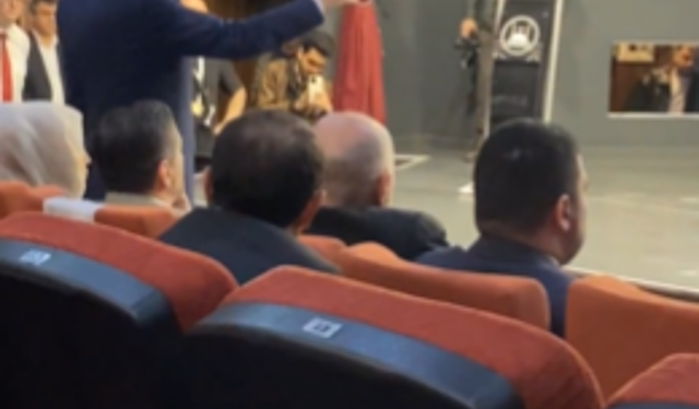 Adapazarı Belediye Meclisinde AK Parti grubu ikiye bölündü!