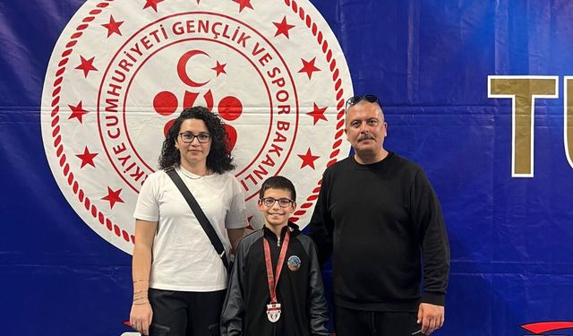 Sakaryalı halterci Türkiye ikincisi oldu!