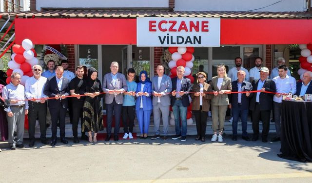 Karapürçek'te Vildan Eczanesi hizmete açıldı