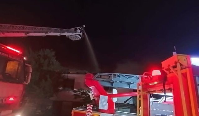 Yanan evde mahsur kalan yaşlı çift hayatını kaybetti