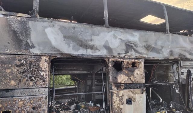 Tur otobüsü alev alev yandı