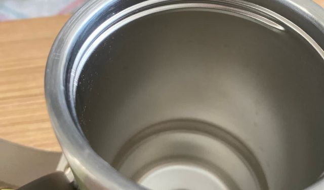 Aldığı termos elinde patladı