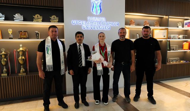 Rektör Sarıbıyık dünya şampiyonunu ağırladı