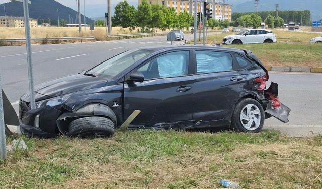 Hastane kavşağında korkutan kaza