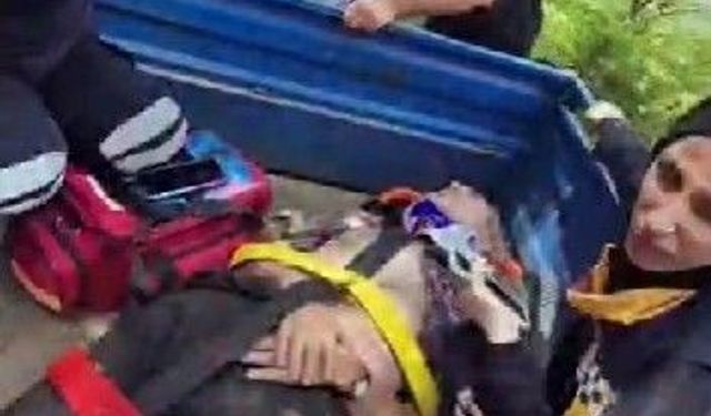 Hareket eden traktörden atlamak zorunda kaldı