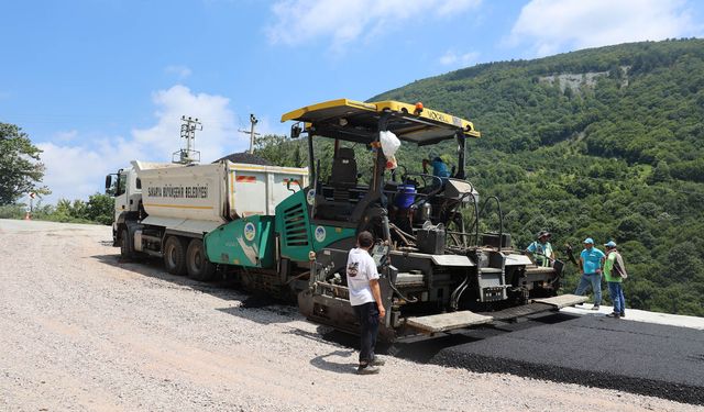 Sapanca’da heyelan riskine karşı yolu güçlendirdi