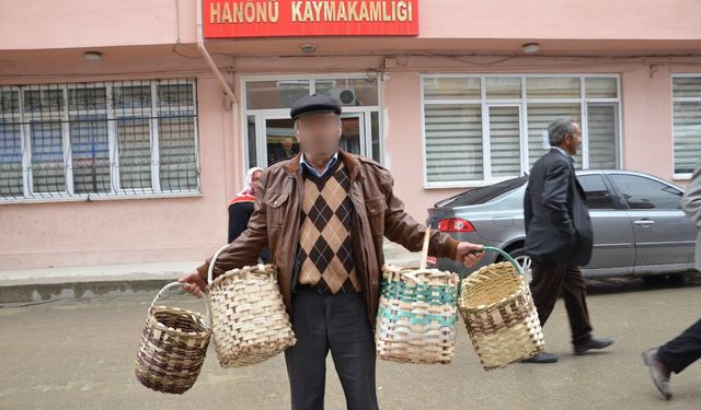 Evinde silahla vurulmuş halde bulundu