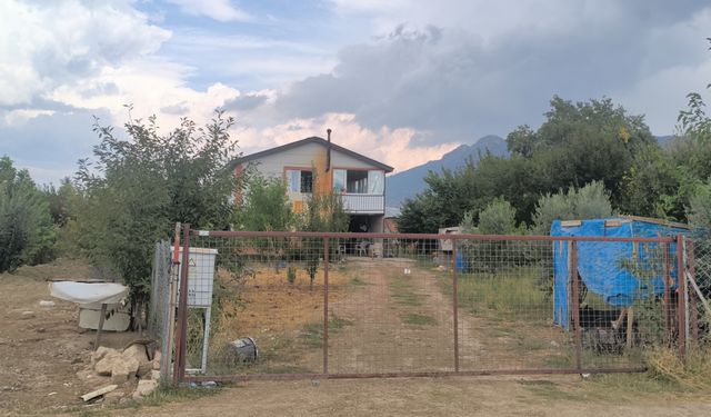 Eşini, kayınpederini ve kayınvalidesini öldürdü
