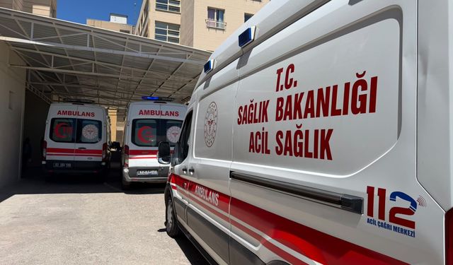 Küçük bebek balkondan düşerek can verdi