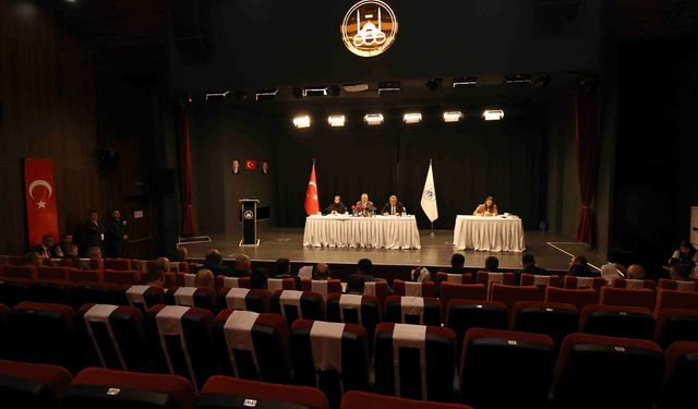 Adapazarı Belediye Meclisi’nde 13 maddelik gündem görüşüldü
