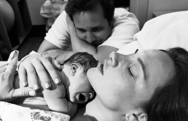 Ünlü oyuncu anne oldu